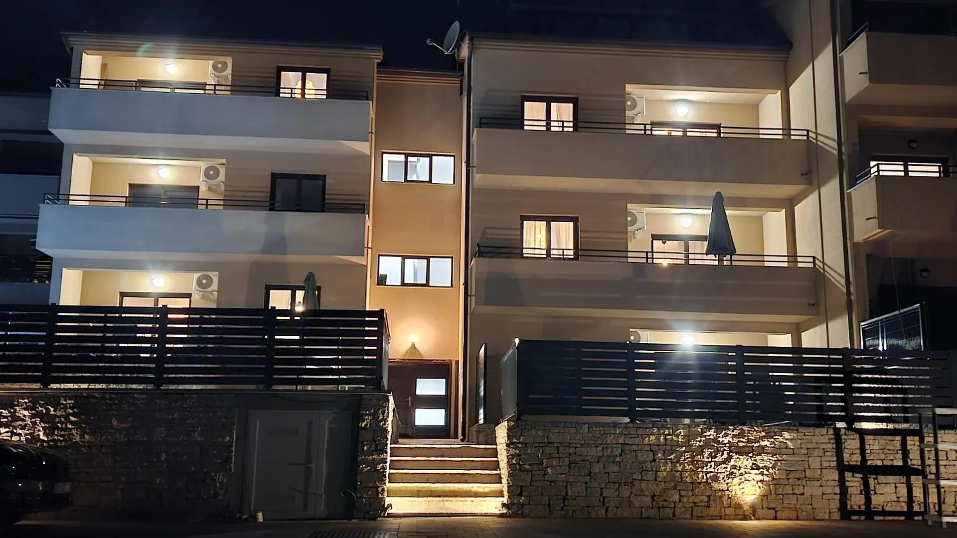 Apartment Bluemare B6 With Shared Pool Liznjan