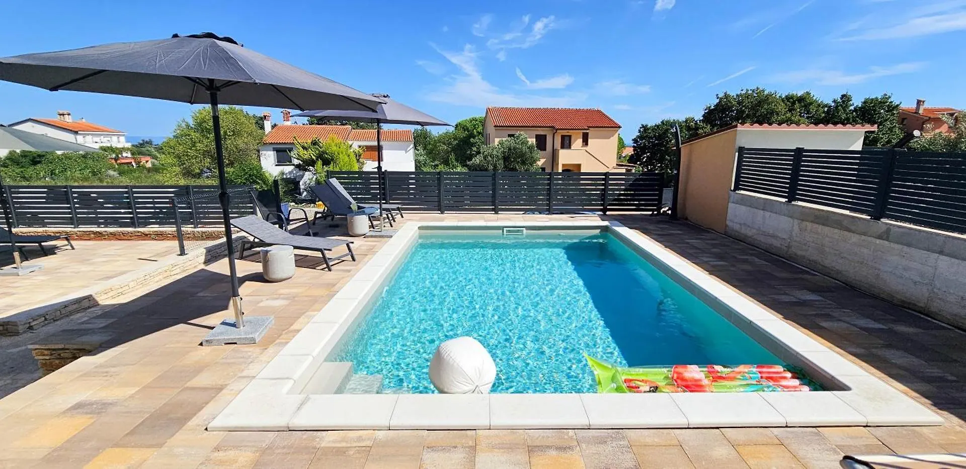 Apartment Bluemare B6 With Shared Pool Liznjan 0*,