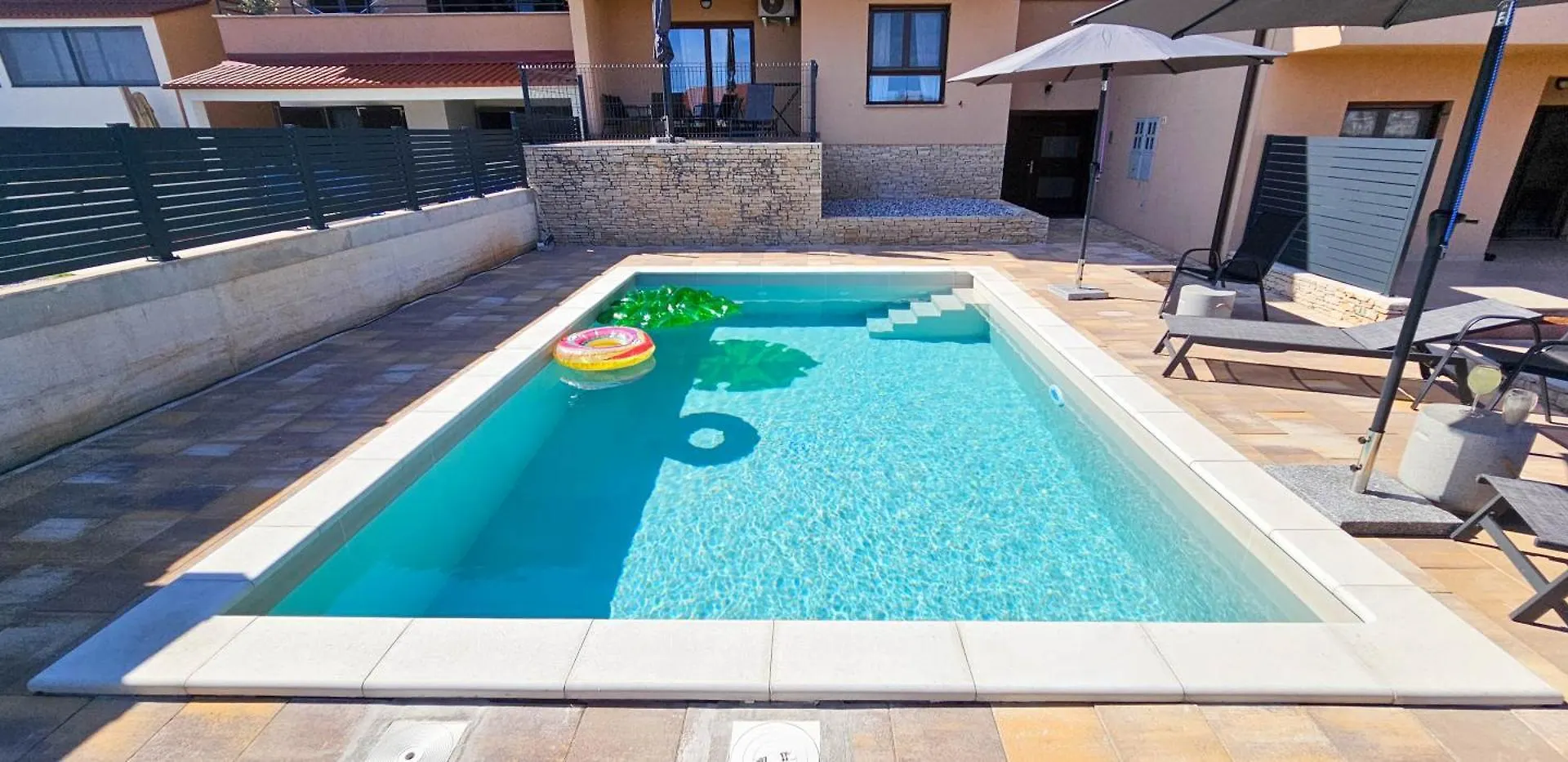 Apartment Bluemare B6 With Shared Pool Liznjan 0*,  Croatia