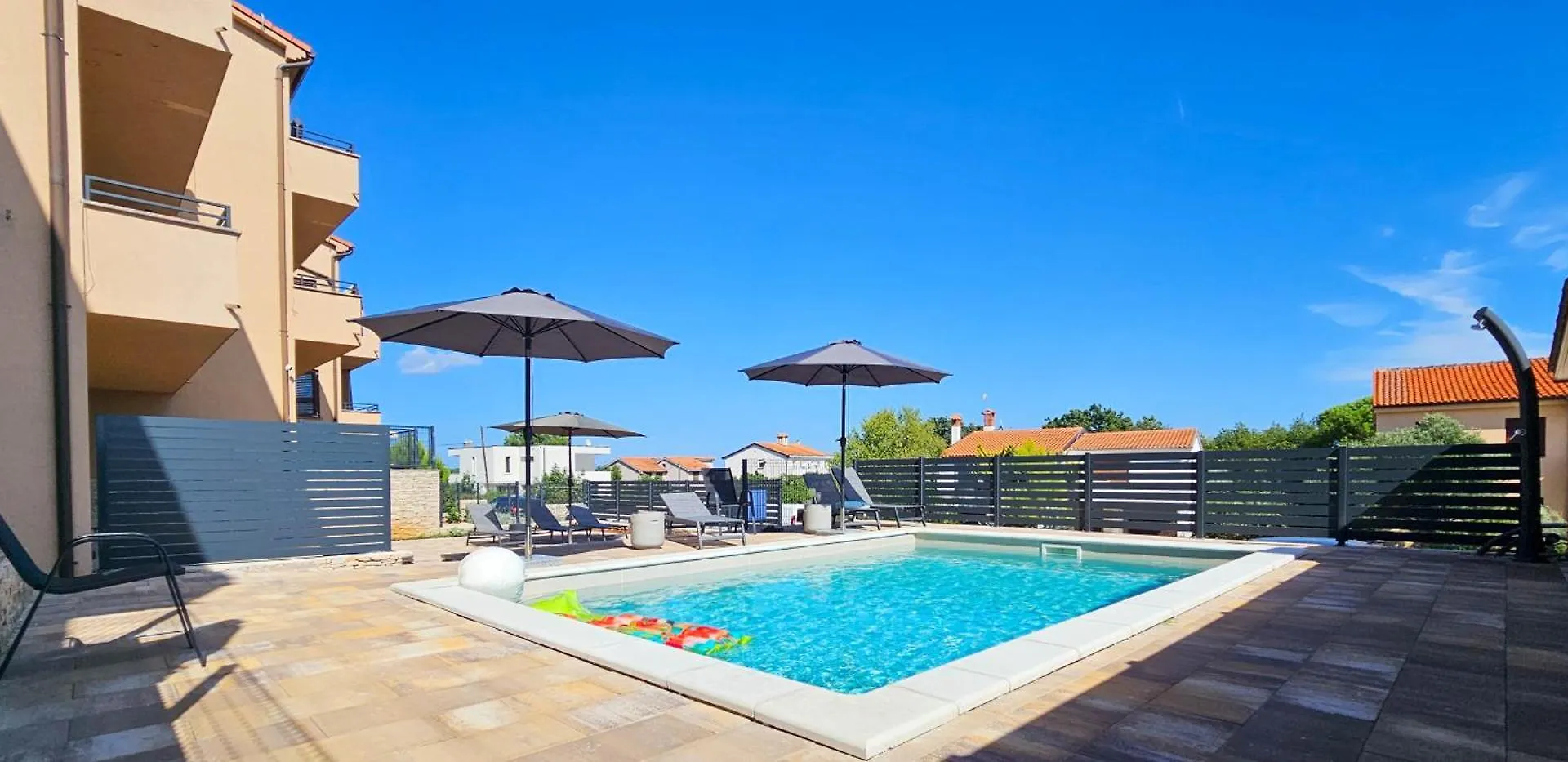 Apartment Bluemare B6 With Shared Pool Liznjan