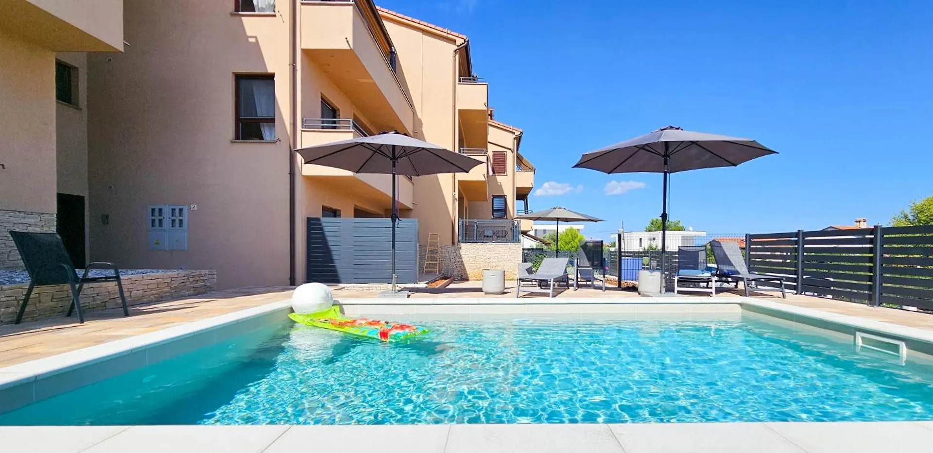 Apartment Bluemare B6 With Shared Pool Liznjan