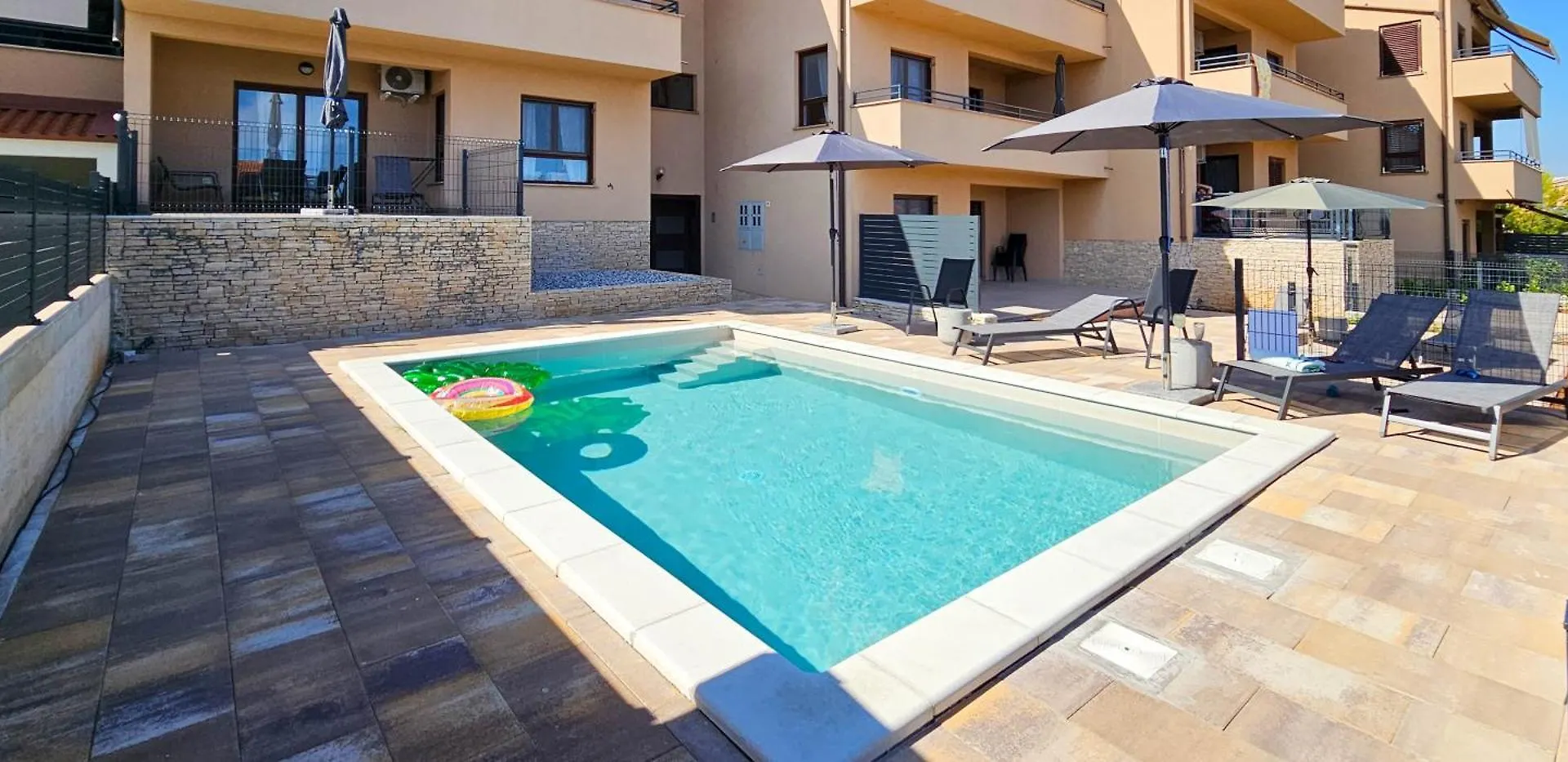 Apartment Bluemare B6 With Shared Pool Liznjan